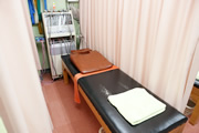品川接骨院（横浜市）の診療台